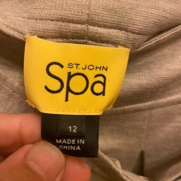 St JOHN CASUAL SKIRT TAN IN COLOR WITH POCKETS SIZE 12 - Picture 7 of 10